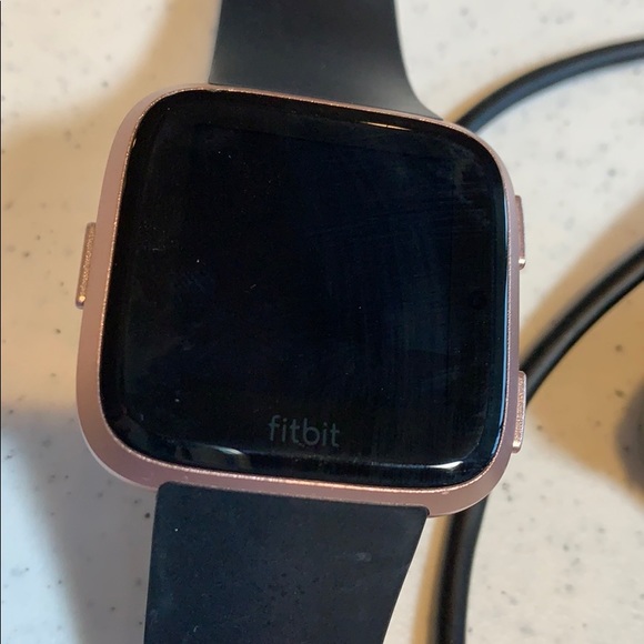 Fitbit Versa - Picture 2 of 8